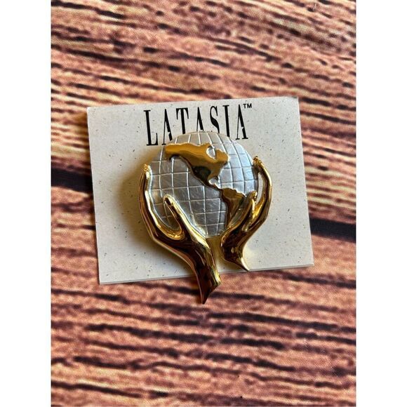 Globe Brooch Pin “The World In His Hands”‎ Gold Tone Vintage - Picture 1 of 5